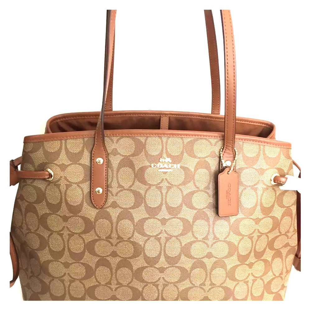 Coach NWT Drawstring Carryall in Signature F57842